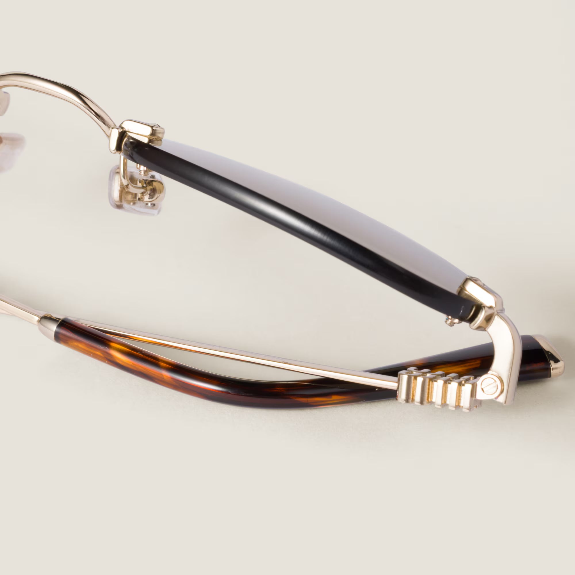 miu miu logo sunglasses